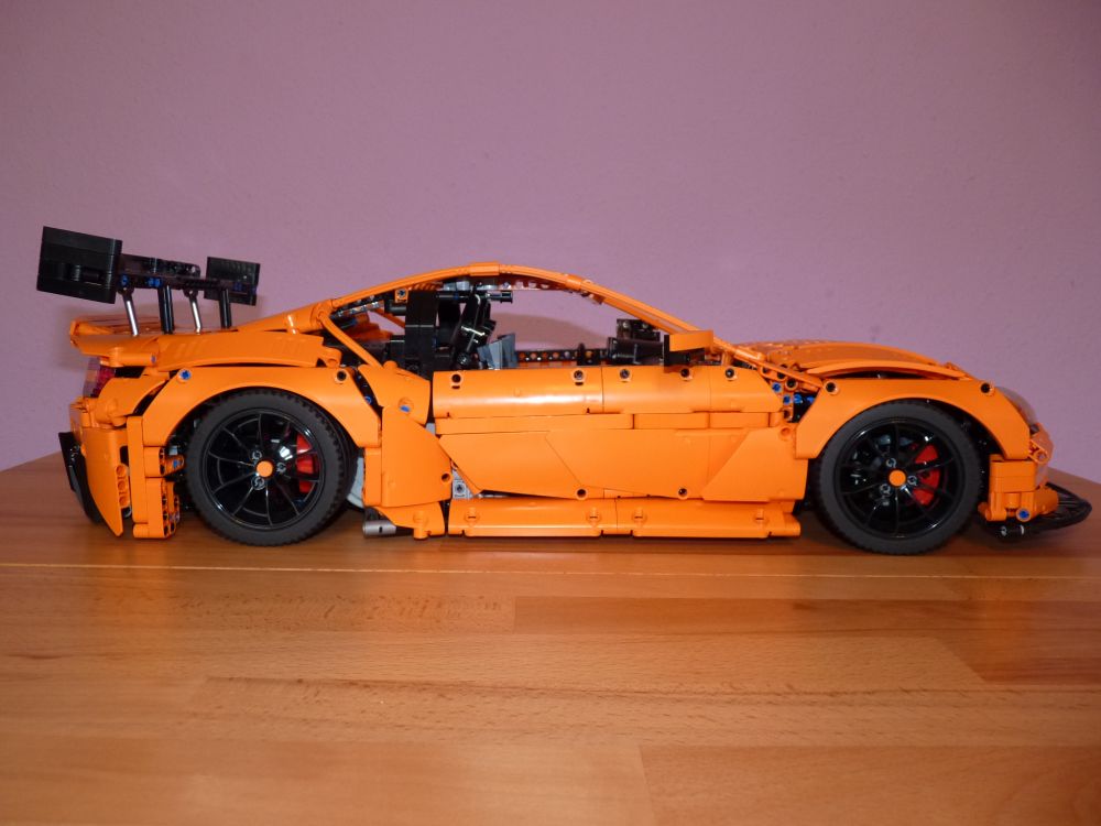 aston martin gt3 lego